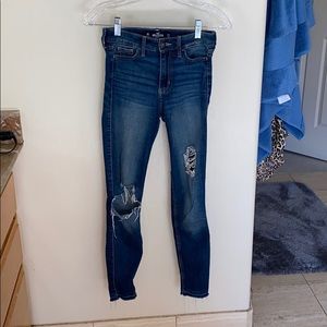 hollister ripped skinny jeans